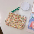 Detailansicht der Baumwolltasche mit Blumenmuster und Reißverschluss für Kleinteile - Rot Oranger Floral