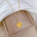 Dettaglio collana girasole oro champagne con dimensioni e gemma a forma di cuore - Stile Girasole Oro Champagne (B518)