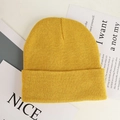 Berretto in maglia giallo brillante con risvolto e calda trama a costine per l'inverno - Giallo