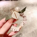 Chouchou élégant beige et vert olive avec perle d'imitation et nœud satiné - Beige