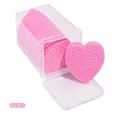 Dettaglio dei pad struccanti a cuore rosso rosa in una scatola di plastica trasparente - 200 Pezzi Forma Cuore Scatola Rosso Rosa / Rosa Rossa