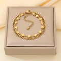 Bracelet double rangée en acier doré avec breloques cœur et chaîne gourmette - Style Gourmette à Paillettes Coeur Doré (KB210096-Z)
