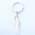 Porte-clés bracelet en perles blanches avec pompon en cuir et breloque en bois - Blanc Cassé