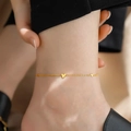 Cavigliera dorata con ciondoli a cuore lucidi per donna su una raffinata catena a maglie - Cavigliera / Oro
