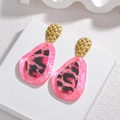 Chic geometric teardrop earrings with pink marble and leopard print in gold setting - Magenta (Leopard Print)