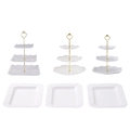 Soportes para tartas de tres niveles en plástico blanco con pilares dorados y bandejas rectangulares - 1 juego de cada varilla dorada de 3 niveles (cuadrada, redonda y hexagonal) + 3 bandejas cuadradas con relieve blancas