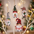 Set di 4 gnomi natalizi in legno appesi a rami bianchi con luci calde per l'albero - Confezione da 4 Pendenti in Legno a Cartoni Animati