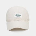 Detalle de gorra de béisbol de secado rápido con cortes láser y etiqueta Paradise bordada - Ajustable / Beige