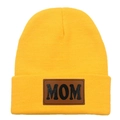 Bonnet en tricot jaune pour femme avec écusson en cuir marron et lettrage MOM - Adulte Élastique / Jaune (MOM)