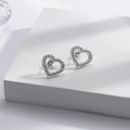 Hohlherz-Ohrstecker aus silbernem Edelstahl mit funkelnden klaren Zirkonia-Akzenten - Silber / Weißer Zirkonia