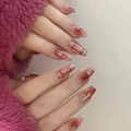Rote Gradienten-Nagelclips mit Karomuster und Herz-Strasssteinen in langer Sargform - Roter Farbverlauf Karo Herz Stil (JP2310)