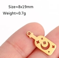 Goldener Edelstahl-Flaschenanhänger mit Mond-Stern-Ausschnitten, 8x19mm und 0,7g Gewicht - Mond-Stern-Flasche / Gold