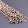 Detalle de cadenas cruzadas de 2mm en oro rosa con cierres de langosta para joyería DIY - 60CM / Oro rosa