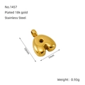 Dettaglio macro del ciondolo a lettera A 3D in acciaio inossidabile placcato oro 18K - Lettera A (XRS-1457)