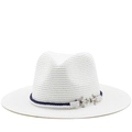Detail van witte Panama strohoed met blauw-wit touw en een zilveren anker-accessoire - M (56-58cm) / Puur wit