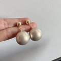 Elegante goldene Tropfenohrringe mit großen Champagner-Perlen, von Hand präsentiert - Goldkette Übergroßer Perlenanhänger Stil (A2065)