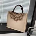 Borsa tote in lino con stampa mandala e manici intrecciati marrone scuro con bottone - Stampa Mandala / Marrone