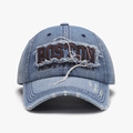 Hellblaue Denim-Baseballcap mit brauner Boston-Stickerei und Vintage-Distressed-Details - Verstellbar / Mittelblau