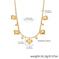 Especificaciones de tamaño detalladas para collar de corazón de acero dorado con dije MAMA - Estilo de Múltiples Corazones Dorado (P1295)