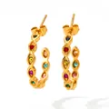 Pendientes de aro en C dorados de acero inoxidable con circonitas redondas de colores - Dorado Color Arcoíris (KDE927)