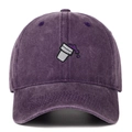 Détail de la broderie d'une tasse sur une casquette de baseball rétro en coton délavé - Taille unique / Violet