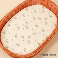 Close-up of floral double-layer cotton gauze fitted sheet for baby bassinets and cradles - Floral Print / 81*41 cm