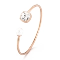 Bracciale rigido a C oro rosa con zircone quadrato e dettagli in perla bianca - Bianco + Oro Rosa