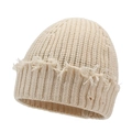 Bonnet en grosse maille blanc crème avec détails effilochés pour un style urbain - Poche zippée