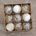 Set de 9 boules de Noël blanches faites main avec dentelle et perles en boîte bois - Lot de Boules Blanches Flocage Rayures Verticales (Lot de 9)