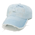 Dettaglio della toppa con montagna e trama denim consumata del berretto da baseball - M (56-58cm) / Celeste