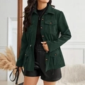 Detail van donkergroen corduroy utility jack met vier zakken en trekkoord in taille - S / Groen