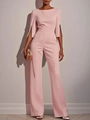 Detail der geteilten Umhangärmel mit feinen Perlenverzierungen an rosa Jumpsuit - S / Rosa