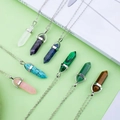 Set mit sieben sechseckigen Naturkristall-Anhänger-Halsketten in verschiedenen Farben - Amethyst