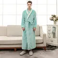 Accappatoio spesso da uomo in flanella verde pisello con collo a scialle e cintura - M / Stile Uomo / Verde Fagiolo