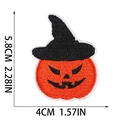 Dettaglio della toppa ricamata zucca di Halloween con cappello da strega e dimensioni - Zucca Strega (X3UL-066-09)