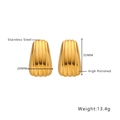 Macro detail of 20x32mm gold-plated stainless steel ribbed heart earrings with high polish - Ribbed Geometric Style (E356) / 20mmx32mm
