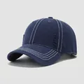 Detalle de gorra infantil de algodón azul con efecto desgastado y costuras de contraste - 54cm (3-8 años) / Azul marino