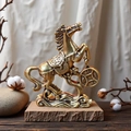 Scultura di cavallo in ottone su monete per successo e ricchezza decoro casa - Cavallo che calpesta le monete