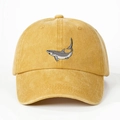 Casquette vintage en coton délavé jaune avec broderie de requin détaillée sur le devant - Jaune
