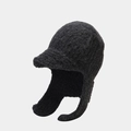 Gros plan du bonnet d'aviateur noir en maille avec texture mohair et protège-oreilles - Taille unique / gris foncé