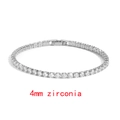 Detailaufnahme eines 4mm Silber-Zirkonia-Tennisarmbands mit Verschluss und klaren Steinen - 4mm Rundschliff Zirkonia (45B) / Weißgold (45B)