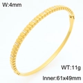 Elegante brazalete fino de acero inoxidable chapado en oro con detalles de cristales. - Estilo Ondulado Horizontal (KB211040-KSZ) / Dorado
