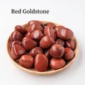 Pietre di goldstone rosso levigato presentate in un vassoio di legno naturale - Pietra di Sabbia d'Oro / 100 g