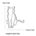 Broche chat évidée argentée, dimensions 4cm x 3,2cm, poids 5,2g, alliage métallique - Argent