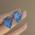 Pendientes de resina azul irregulares con purpurina plateada y diseño geométrico - Azul (Poste de pendiente de plata)