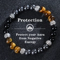 Detail van tijgeroog- en obsidiaankralen met beschermingstekst en lotus-symbool - Triple Protection-2
