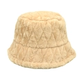 Nahaufnahme des khakifarbenen Plüsch-Anglerhuts mit gestepptem Rautenmuster - M(56-58cm) / Beige