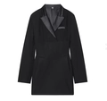 Detalle de los pliegues en la cintura y la solapa de satén de este vestido blazer - S / Negro
