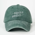 Casquette de baseball vert foncé rétro avec broderie blanche Perfectly Imperfect - Réglable / Vert Foncé