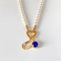 Élégant collier de perles avec pendentif lettre A en or 14K et cristal bleu vif - Lettre U